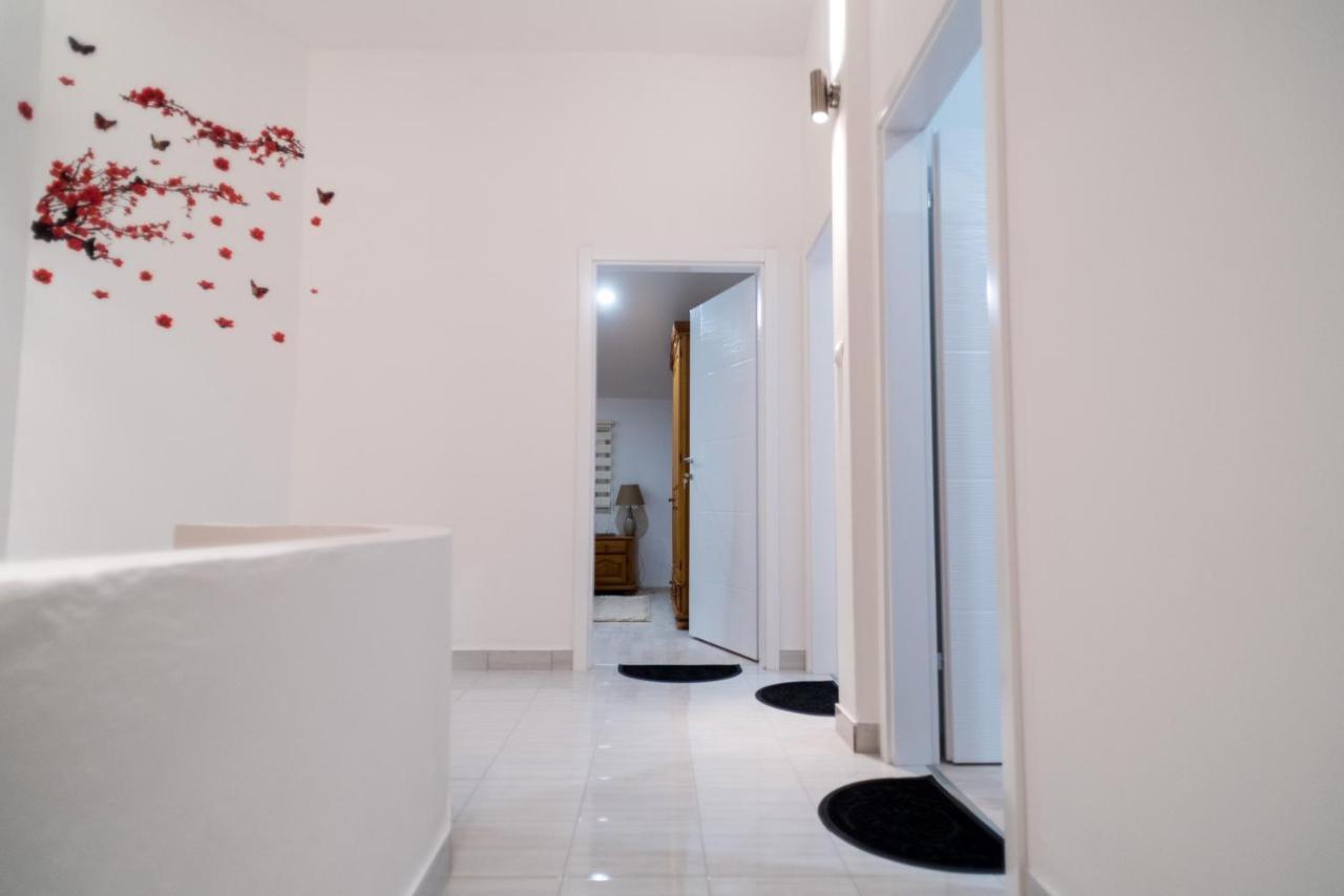 Purple Rooms โมสตาร์ ภายนอก รูปภาพ
